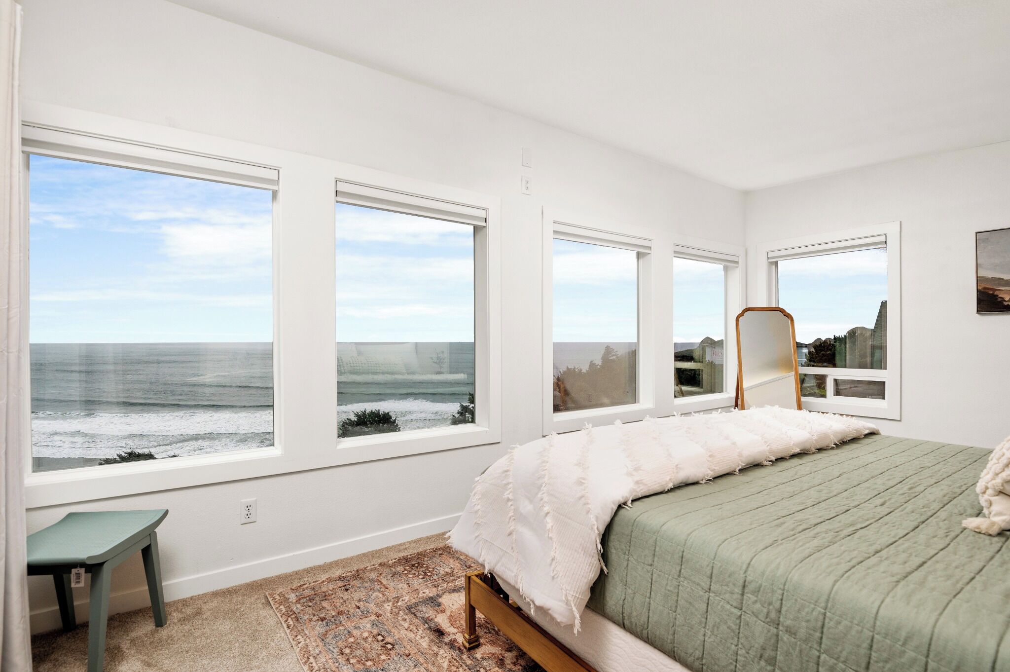 办公桌、熨斗/熨衣板、旅行婴儿床、免费 WiFi