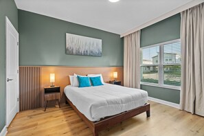 Escritorio, tabla de planchar con plancha, cuna de viaje y wifi gratis 