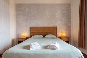 3 bedrooms, iron/ironing board, free WiFi, bed sheets - La Niçoise – Family home in the heart of Vence (Vence)