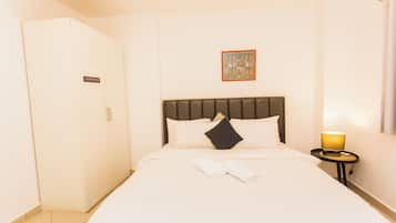 Iron/ironing board, WiFi, bed sheets