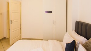 3 bedrooms, iron/ironing board, WiFi, bed sheets - Premium Three Bedroom Apartment at Clifton Place (Accra)
