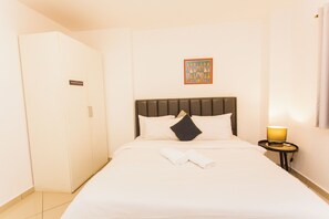Iron/ironing board, WiFi, bed sheets - Premium Three Bedroom Apartment at Clifton Place (Accra)