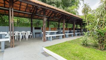 Basic Apartment | Outdoor dining