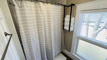 HÄrtork, handdukar, tvÄl och schampo