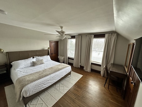 1 bedroom, iron/ironing board, free WiFi, bed sheets. Classic One-Bedroom apartment with King Bed