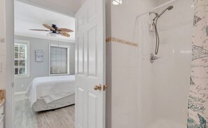 Handtücher, Seife, Toilettenpapier