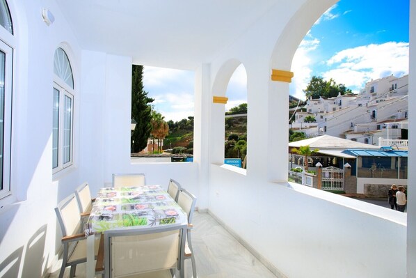 屋外ダイニングエリア