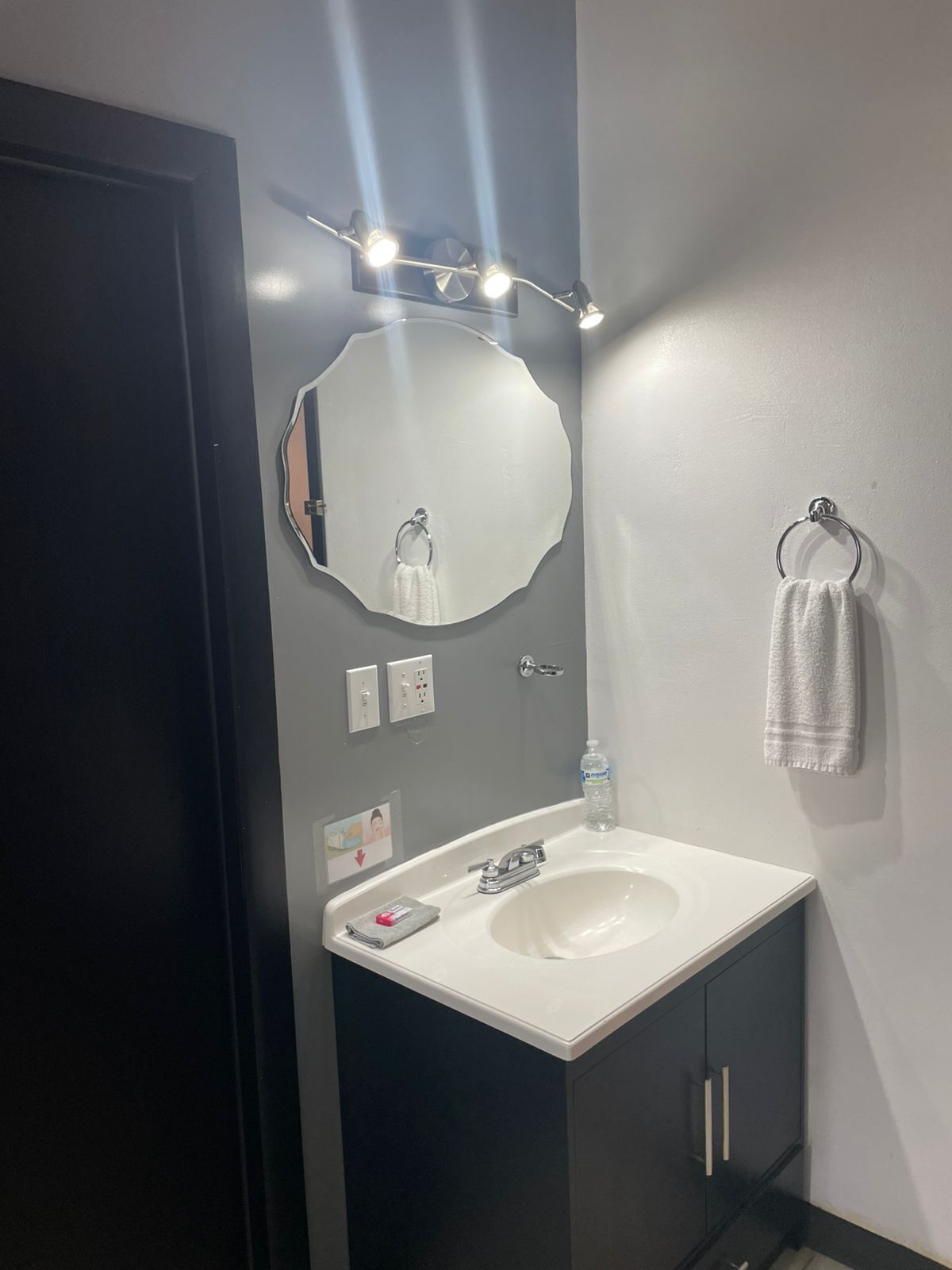 Amenidades de baño gratuitas, toallas, jabón, shampoo 