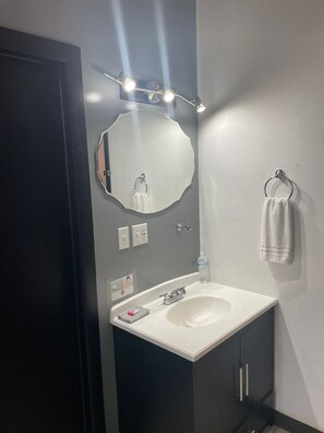 Articles de toilette gratuits, serviettes fournies, savon, shampoing