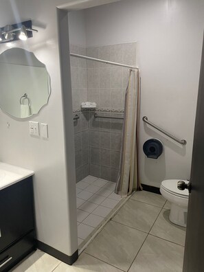 Tweepersoonskamer, niet-roken | Badkamer | Gratis toiletartikelen, handdoeken, zeep, shampoo
