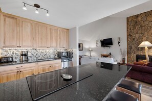 Fridge, microwave, oven, stovetop - Beautiful 2 Bedroom, 2 Bath in Prime Location to Slopes/Downtown (Breckenridge)