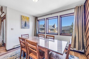 Dining - Beautiful 2 Bedroom, 2 Bath in Prime Location to Slopes/Downtown (Breckenridge)