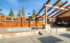 Pool - Beautiful 2 Bedroom, 2 Bath in Prime Location to Slopes/Downtown (Breckenridge)