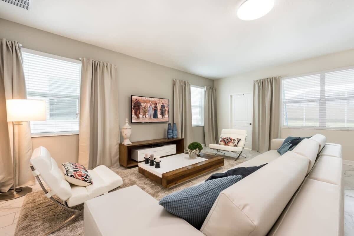 Classic House (6 Bedrooms) | Living room