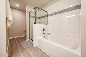 公寓 (3 Bedrooms) | 浴室 | 浴缸、提供毛巾、番梘、洗頭水