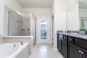 House (6 Bedrooms) | Bathroom | Bathtub, towels, soap, shampoo - New & Fun Family Getaway - Super Cute Home (Davenport)