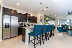 House (6 Bedrooms) | Private kitchen | Microwave, oven, highchair, blender