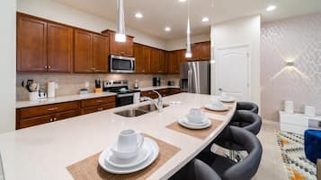 Villa (5 Bedrooms) | Private kitchen | Microwave, oven, highchair, blender