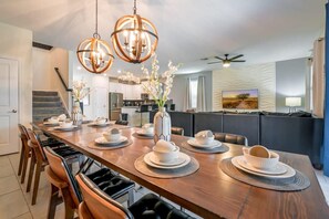 In-room dining - Family Paradise, Space, Themed, Perfect Location (Kissimmee)