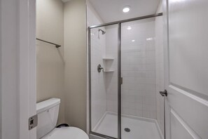 Villa (4 Bedrooms) | Bathroom - Relax in Style at This Spacious 4-bedroom Villa! (Kissimmee)