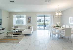 Interior - Getaway Delight-8 Bedrooms, Pool & Great Location (Davenport)
