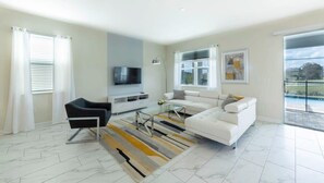 Interior - Getaway Delight-8 Bedrooms, Pool & Great Location (Davenport)