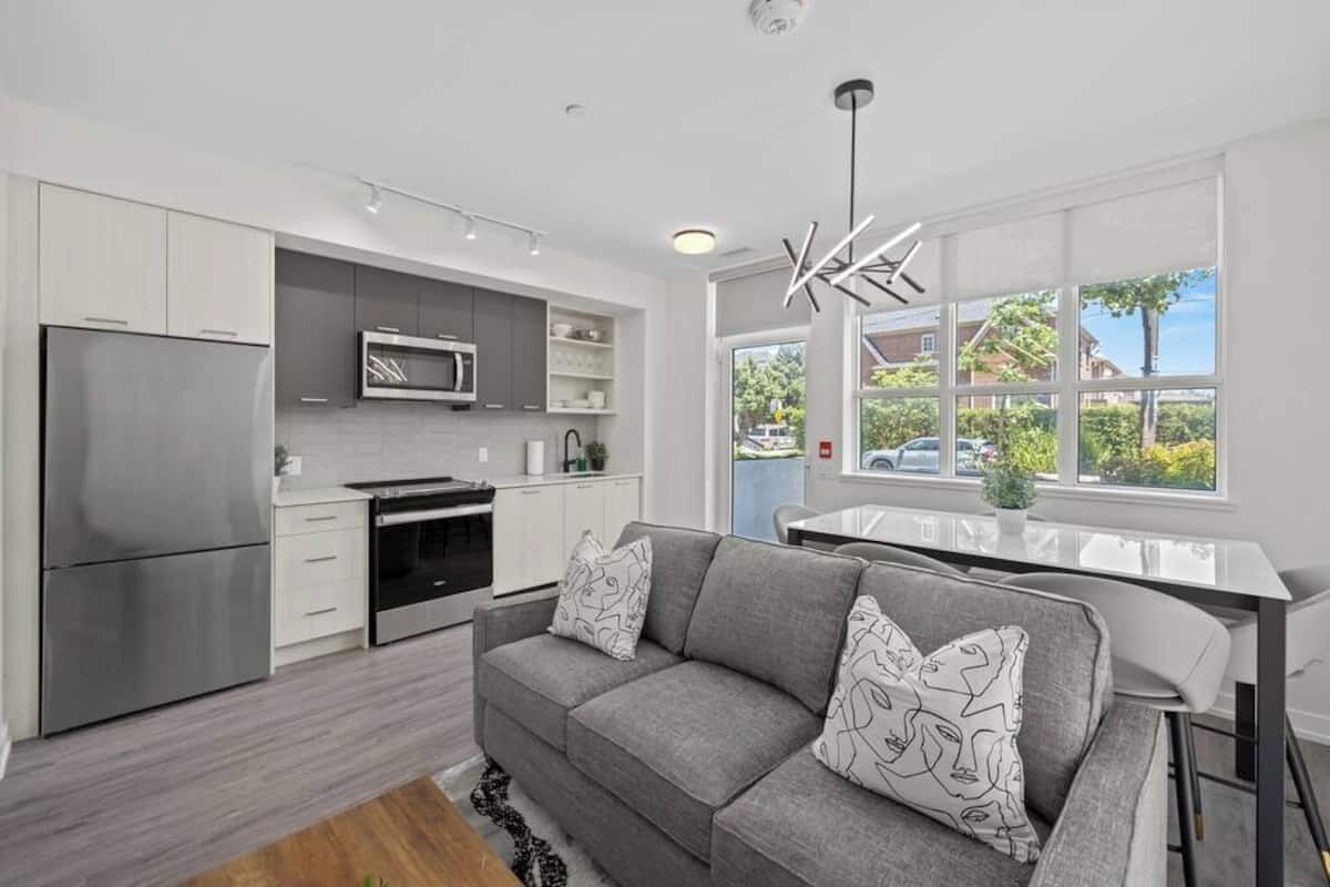 Business Apartment, 3 Bedrooms, City View | Living area | 50-inch LED TV with digital channels