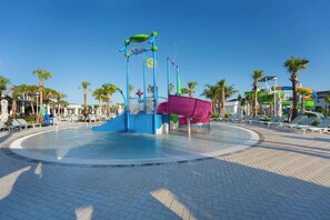 Children's area - Fun and Relax, 10 Bed Home, Pool, Themed Rooms (Clermont)