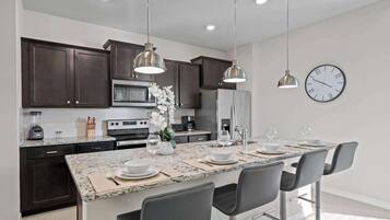 House (Multiple Bedrooms) | Private kitchen | Microwave, oven, highchair, blender