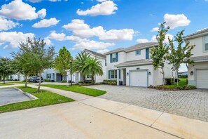 Interior - Luxury Storey Lake Retreat - Spacious, Disney-near (Kissimmee)
