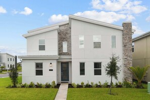 Front of property - Home 9 Bed Themed Rooms, Pool, Storey Lake (Kissimmee)