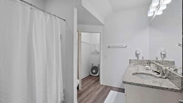 Villa (3 Bedrooms) | Bathroom | Bathtub, towels, soap, shampoo