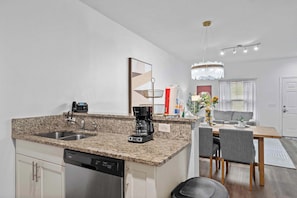 Interior - Modern 3 Bed Villa, Newly Renovated, Prime Location (Kissimmee)