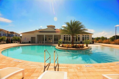 Kissimmee 4BR Townhouse: Perfect for Families!