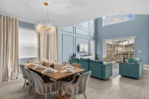 Living area - Luxury 5bed Home With Pool and Game Room (Davenport)