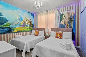 House (5 Bedrooms) - Luxury 5bed Home With Pool and Game Room (Davenport)