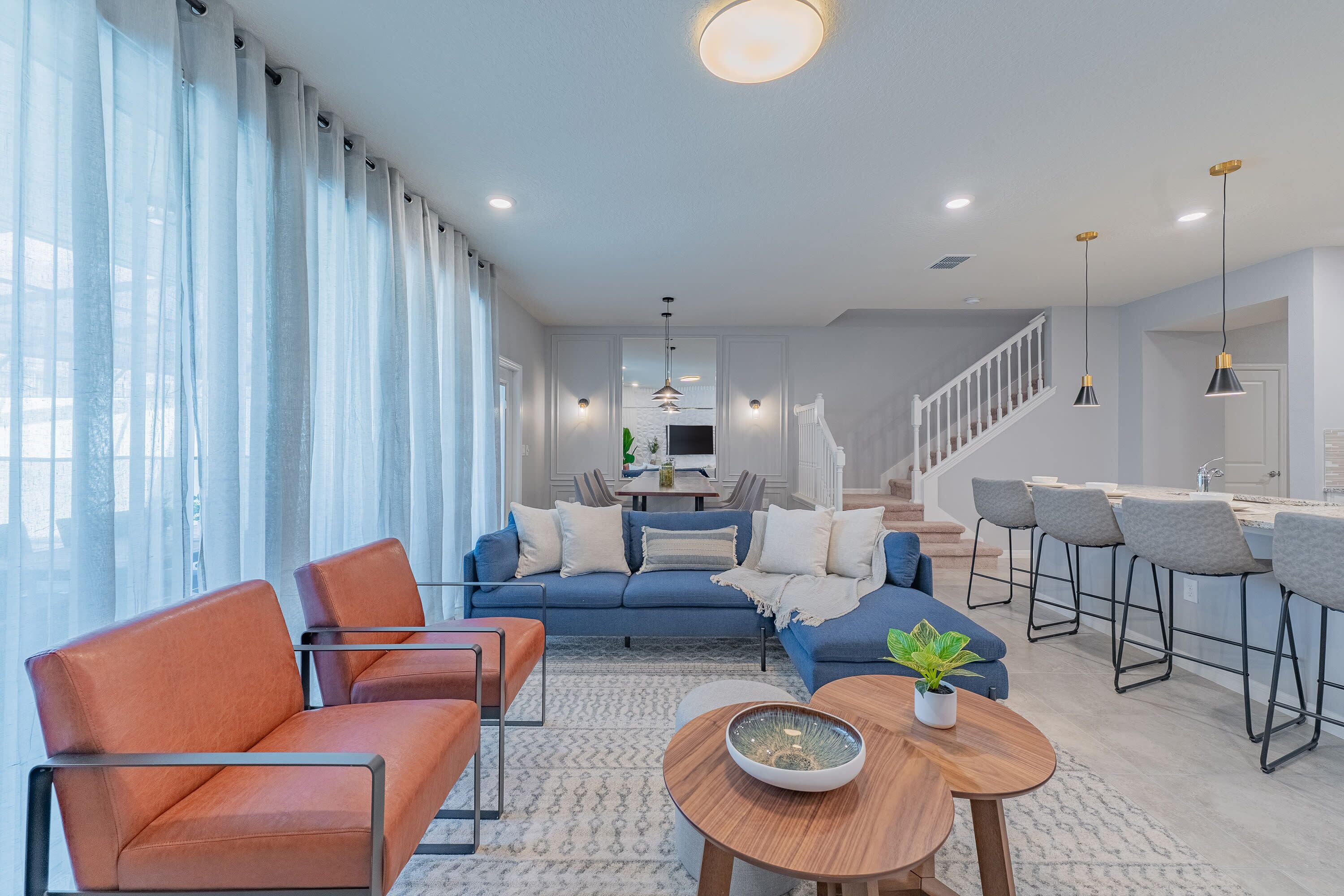 Villa (5 Bedrooms) | Wohnbereich | 50-Zoll-Smart-TV mit Kabelempfang