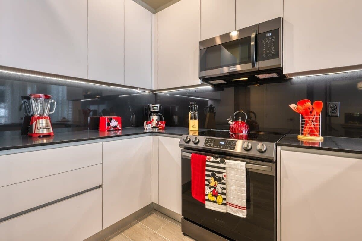 Villa (4 Bedrooms) | Private kitchen | Microwave, oven, highchair, blender