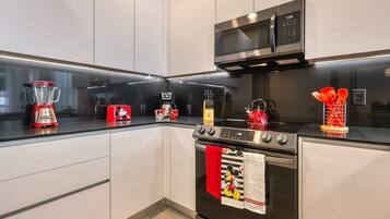 Villa (4 Bedrooms) | Private kitchen | Microwave, oven, highchair, blender