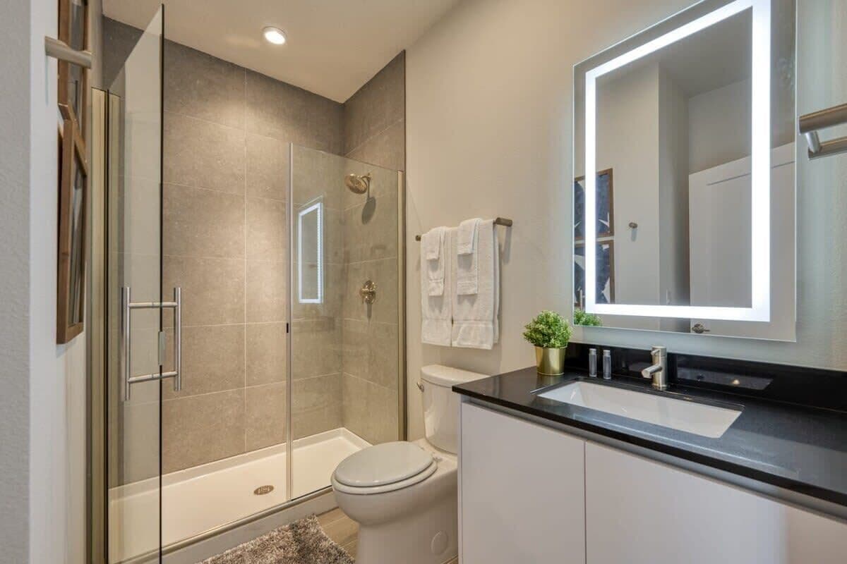 Villa (4 Bedrooms) | Bathroom | Bathtub, towels, soap, shampoo