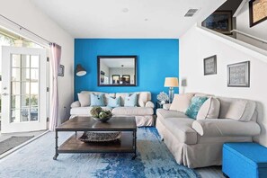 Vila (4 Bedrooms) | Área de estar | Smart TV 42 polegadas com canais a cabo