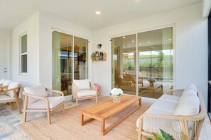 Outdoor banquet area - Luxury 7BR Villa, Pool, Spa & Game Room (Kissimmee)