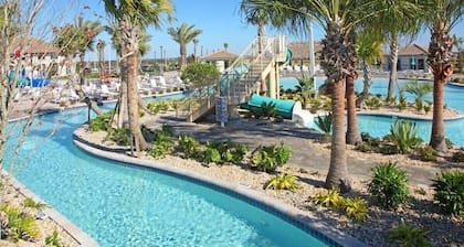 Chic, Spacious With Private Pool, Ideal Location