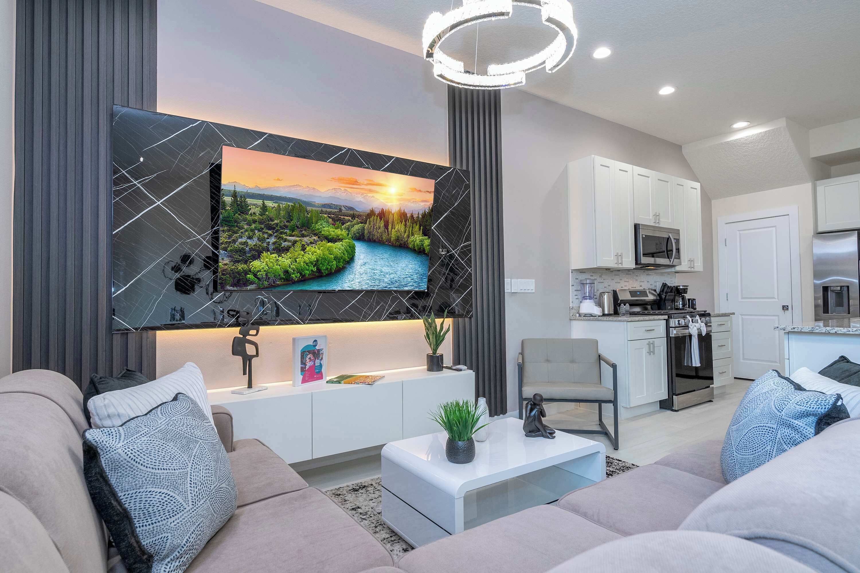 Huvila (3 Bedrooms) | Oleskelualue | Televisio