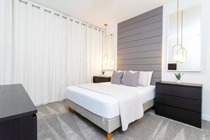 4 habitaciones, decoración personalizada y muebles diferentes 