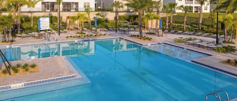 2 piscines extérieures