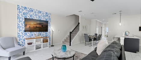 Villa (5 Bedrooms) | Living area