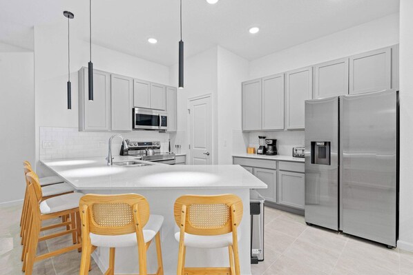 Villa (5 Bedrooms) | Cuisine privée | Micro-ondes, four, chaise haute, blender