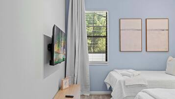 Villa (5 Bedrooms) | Bathroom | Bathtub, towels, soap, shampoo