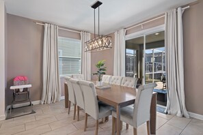 House (6 Bedrooms) | In-room dining - Gorgeous 6-bedroom House With Private Pool (Davenport)